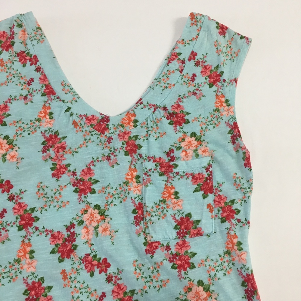 Floral V-Neck Sleeveless Pocket Tee